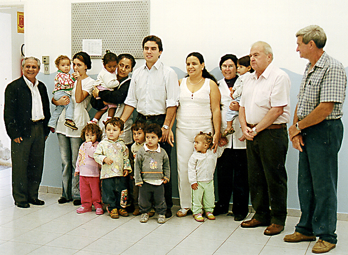 Deputado Vincius Camarinha visita creche municipal Alice Arajo, ou Lar da Criana, como  conhecida pela populao<a style='float:right;color:#ccc' href='https://www3.al.sp.gov.br/repositorio/noticia/03-2008/CAMARINHA POMPEIA.jpg' target=_blank><i class='bi bi-zoom-in'></i> Clique para ver a imagem </a>